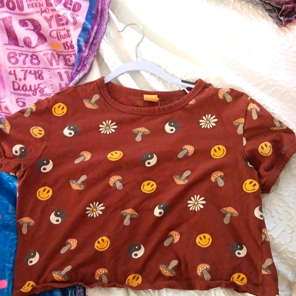 Cropped brown shirt with mushrooms and smiles on it